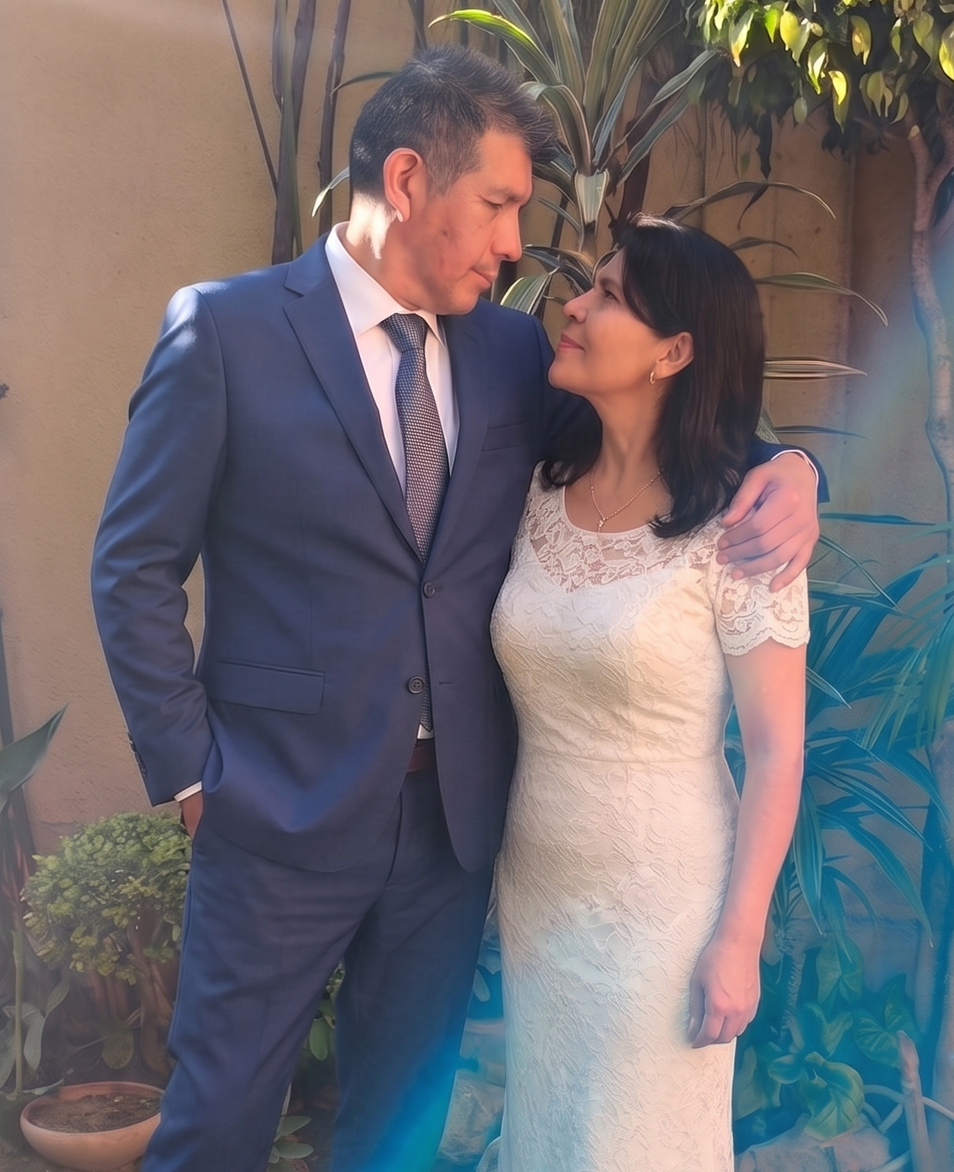 Novios mirándose